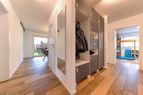 Diele - 3 Zimmer Etagenwohnung zum Kaufen in Gärtringen