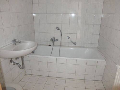 Bad mit Wanne - 