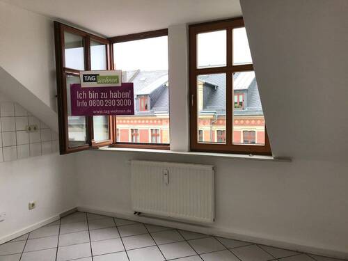 Küche - Gemütlich im Dachgeschoss mit Balkon und Dachschrägen wohnen