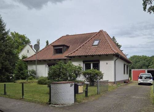 Ansicht: Straßenseitig - 8 Zimmer Einfamilienhaus zum Kaufen in Stuhr