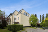 Objekt und Stellplatz - Vermietete 2-Zimmer-Wohnung mit optimalem Grundriss und sonnigem Balkon in Berlin-Zehlendorf
