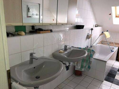 Oberer-Bereich-Bad-1.jpg - 