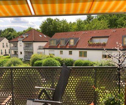 Unter-Bereich-Loggia-mit-Markise.jpg - 4 Zimmer Etagenwohnung in Frankfurt am Main