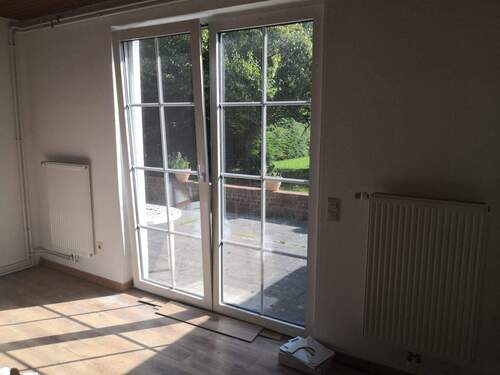 Wohnzimmer mit Zugang zur Terrasse - Terrassenwohnung mit 130,00 m&sup2; in Wittmund zur Miete