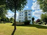 Hausansicht mit Garten 3 - 