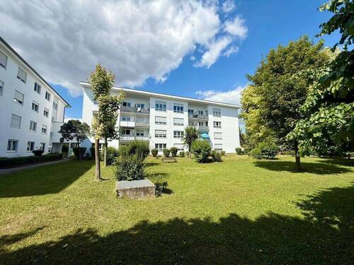 Hausansicht mit Garten - Terrassenwohnung mit 70,00 m&sup2; in Neu-Ulm zum Kaufen