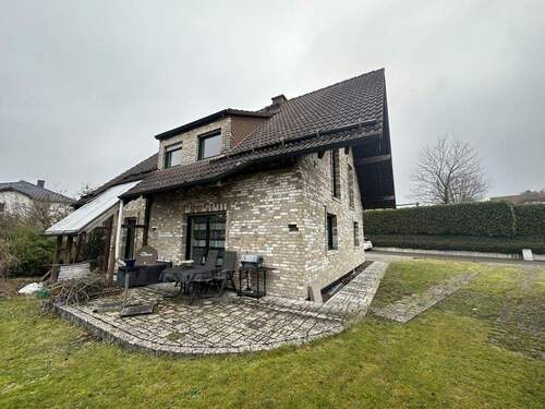 Seitenansicht - 7 Zimmer Einfamilienhaus zum Kaufen in Hilgert