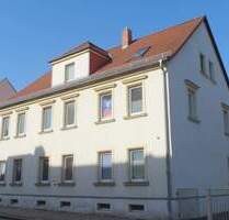 Kleine 2-Zimmer-Wohnung mit Laminatboden, separater Küche & Bad mit Dusche - Riesa Gröba