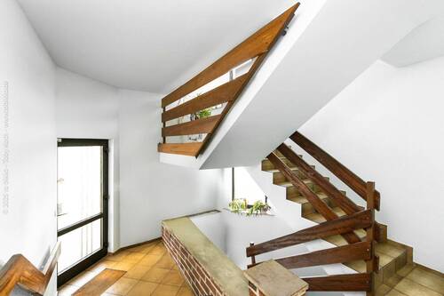 Eingangsbereich / Treppenhaus - Mehrfamilienhaus, Wohnhaus mit 232,50 m² in Neu-Isenburg zum Kaufen