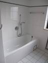 Bad mit Wanne und Dusche - 