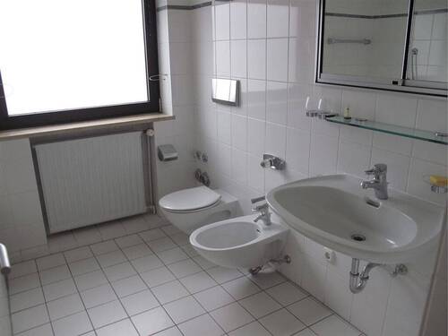 ....und mit Bidet - 