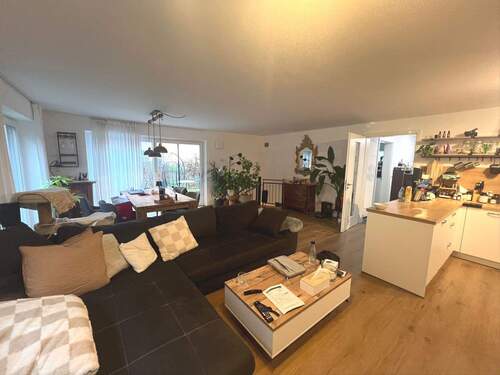 Wohnzimmer - Neuwertig, großzügig, Garten, behindertengerecht: Maisonettewohnung mit guter Ausstattung