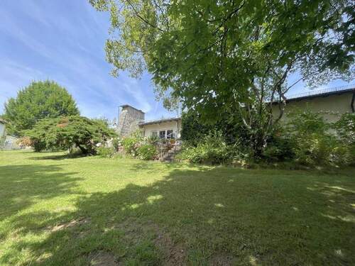 Haus Gartenseite - Schickes Wohnhaus im Bungalow-Stil mit sonnigem Garten