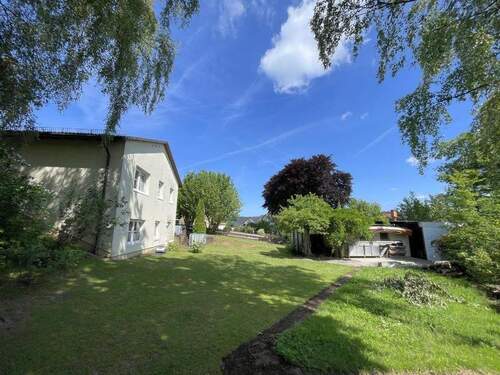 Garten linke Hausseite - 