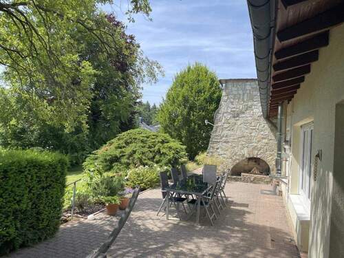 Terrasse mit Kamin - 5 Zimmer Einfamilienhaus in Heimbuchenthal