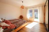 Schlafzimmer_EG - Mehrfamilienhaus, Wohnhaus mit 160,30 m&sup2; in Wolfschlugen zum Kaufen