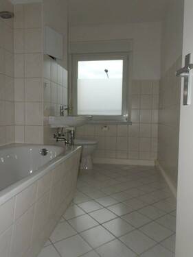 gefliestes Bad - Beispiel - 2 Zimmer Etagenwohnung in Bautzen