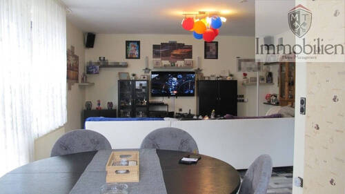Wohn-/ Esszimmer OG mit Zugang zum Balkon - 