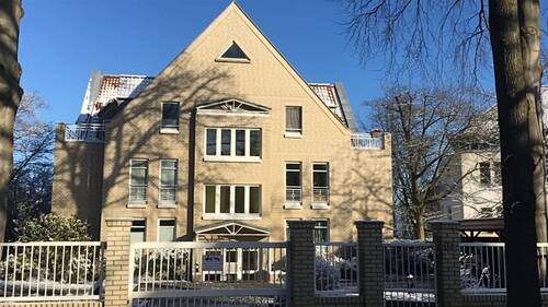Straßenansicht - 5 Zimmer Etagenwohnung zur Miete in Schwerin