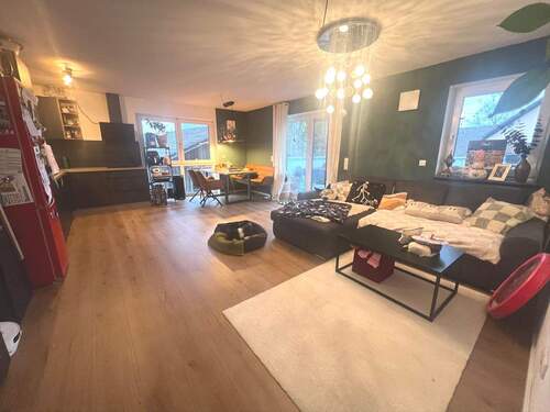 Wohnzimmer - Die schönste Terrasse Egmatings: neuwertige 3-Zimmer-Wohnung