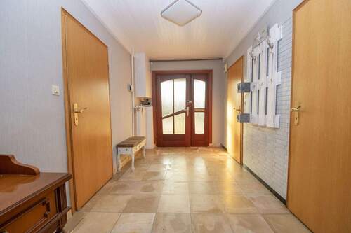 Hauseingang - 5 Zimmer Einfamilienhaus zum Kaufen in Puls