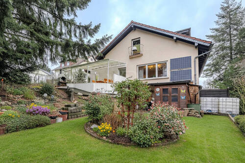 Blick vom Garten auf das Haus - 