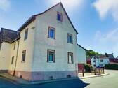 linke Außenansicht - 3 Zimmer Einfamilienhaus zum Kaufen in Solms