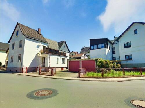 rechte Außenansicht - 3 Zimmer Einfamilienhaus in Solms