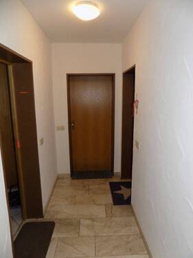 0501 Flur zur Wohnung.jpg - 