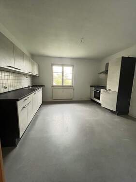 Küche - Gemütliche 2-Raumwohnung mit moderner Einbauküche in Lauta-Nord - Ihr neues Zuhause wartet!