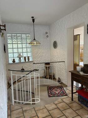 Hauptwohnung: Wendeltreppe zum Untergeschoss - 