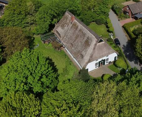Luftbild - Reetgedecktes Traumhaus mit großem Grundstück und Einliegerwohnung - Stilvoll & Besonders