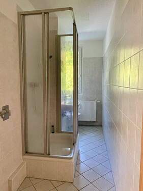 Bad mit Dusche - Beispielfoto Nachbarwohnung - 
