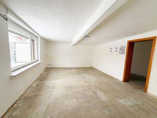 Zimmer - 5 Zimmer Mehrfamilienhaus, Wohnhaus zum Kaufen in Frankfurt am Main