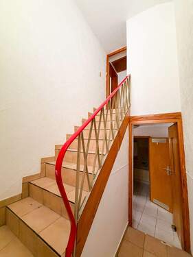 Treppenhaus - 5 Zimmer Mehrfamilienhaus, Wohnhaus in Frankfurt am Main