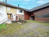 Hof mit Scheune - 