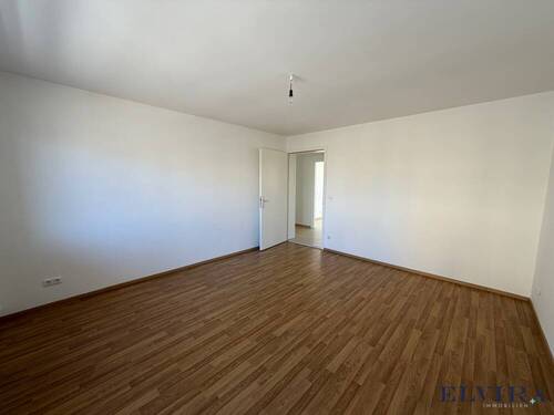Wohnzimmer - 2 Zimmer Etagenwohnung zur Miete in München
