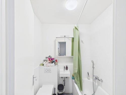 Wohnung 1. OG frisch saniert - 