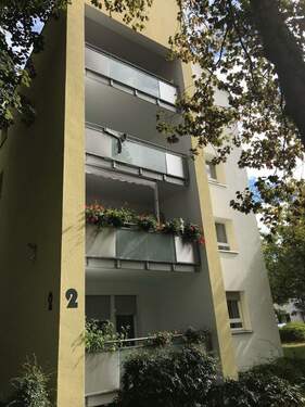 Weitere seitliche Ansicht des Wohngebäudes - 3 Zimmer Etagenwohnung in Darmstadt