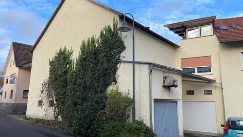Nebengebäude links.jpeg - 1 Zimmer Mehrfamilienhaus, Wohnhaus zum Kaufen in Burkardroth