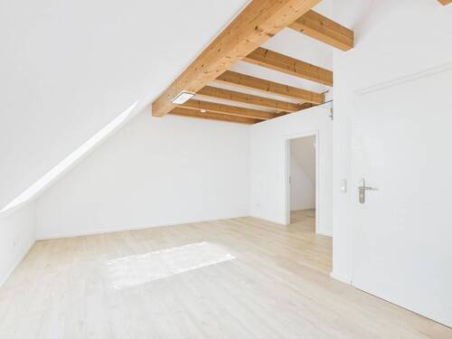 Blick in den offenen Wohnbereich im Dachgeschoss - 