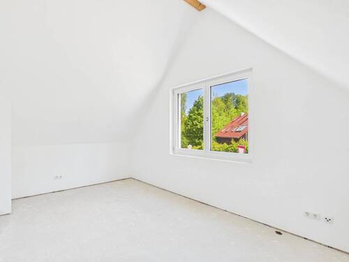 Helles Schlafzimmer mit charmanten Dachschrägen - 