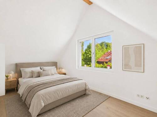 Visualisierung: Helles Schlafzimmer mit charmanten Dachschrägen - 