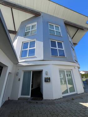 Hauseingang - 7 Zimmer Mehrfamilienhaus, Wohnhaus in Weingarten