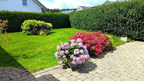 Der herrliche Garten - 8 Zimmer Mehrfamilienhaus, Wohnhaus zum Kaufen in Bartholomä
