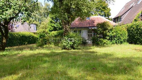 Ferienhäuschen (hinten) - + Traumhaftes Grundstück im beschaulichen Rosengarten +