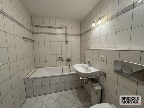 Bad - Etagenwohnung mit 44,00 m&sup2; in Halle/Saale zum Kaufen