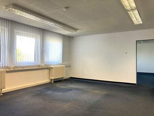 Büroraum 1, Gegenblick, Tür zu Raum 2 - 