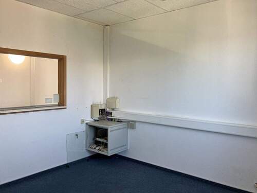 Raum 3, dort auch Serveranschluss - 