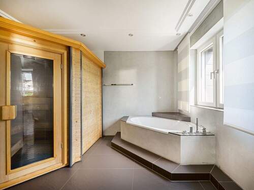 Badezimmer mit Sauna - 